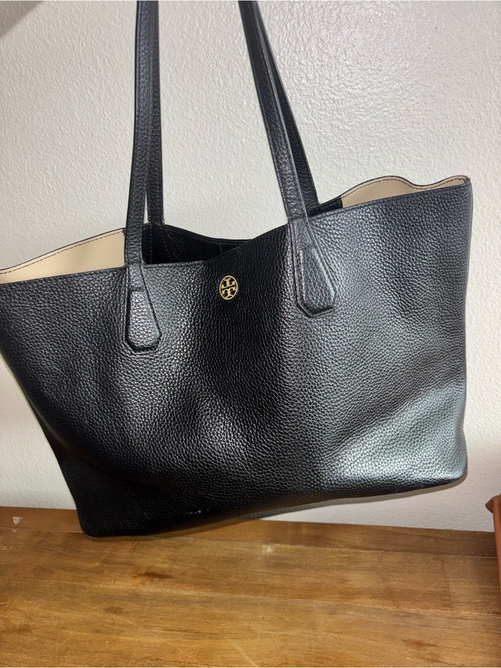 Tory Burch Black Pebbled Leather Reversible Tote with Cream Lining - Picture 4 of 7